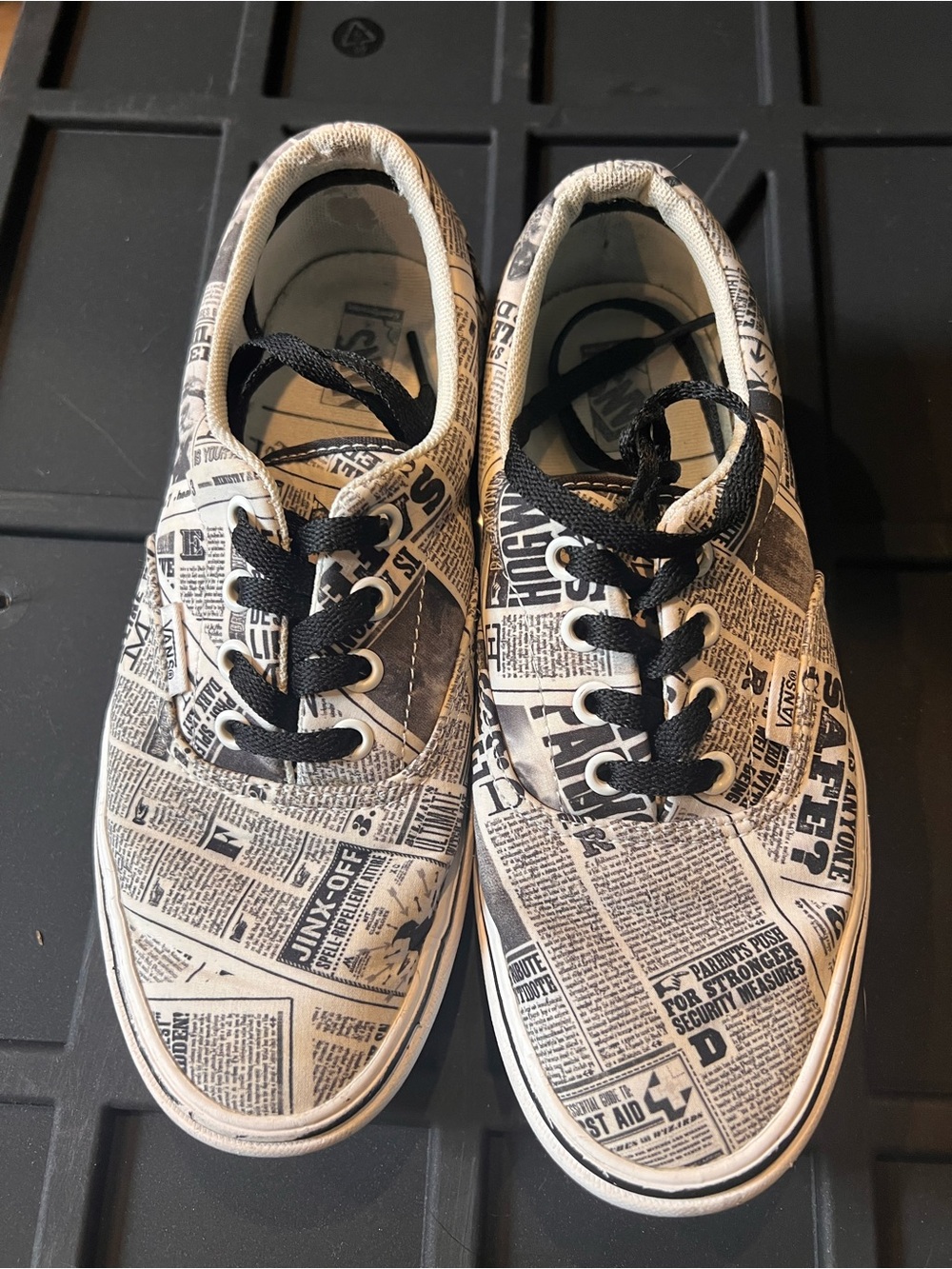 Vans Harry Potter Print Low Top Sneakers - Black/White